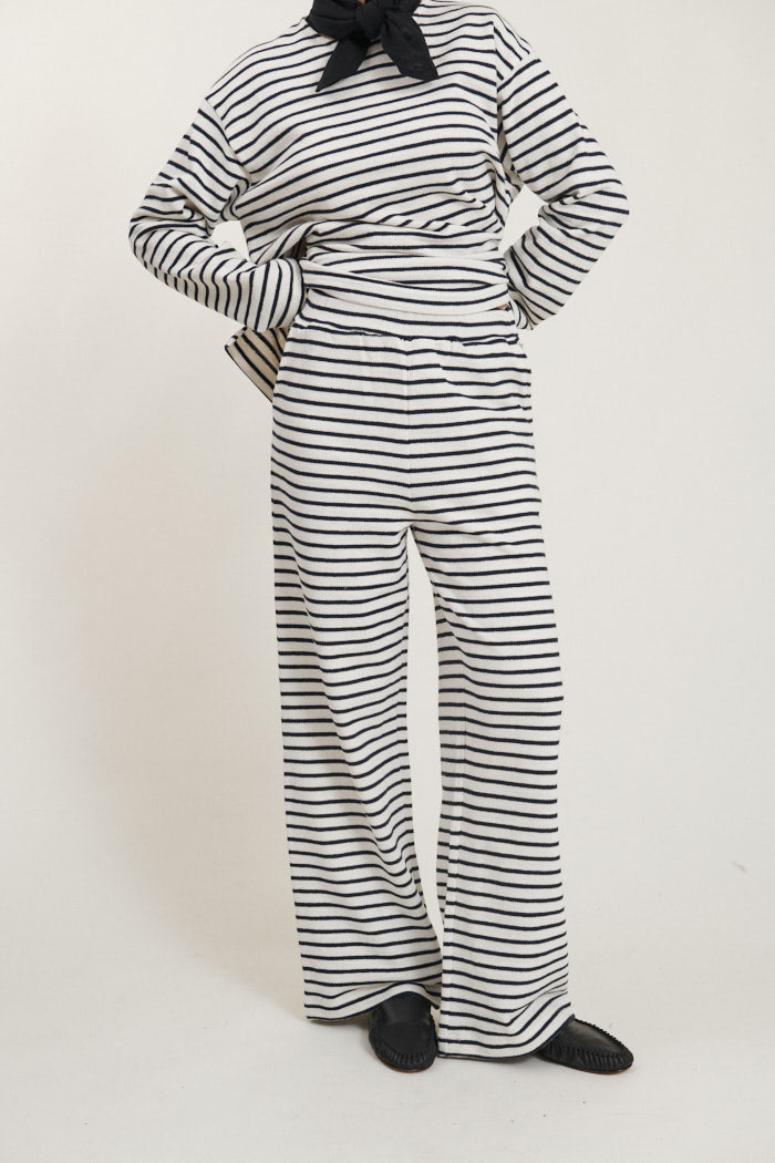 Basic Apparel Mint Loose Pants Sweatpants 705 whisper white / Sky captain